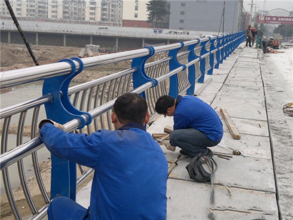 湘西不锈钢桥梁护栏除锈维护的重要性及其方法